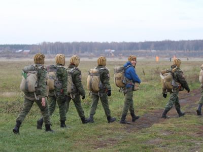 Трудные подростки Хабаровского края станут парашютистами ДОСААФ